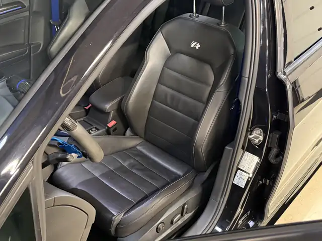 Volkswagen Golf view 8