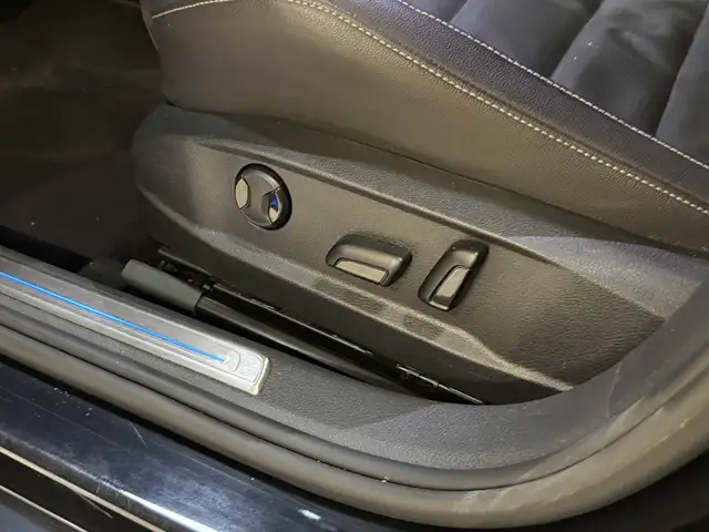 Volkswagen Golf view 9