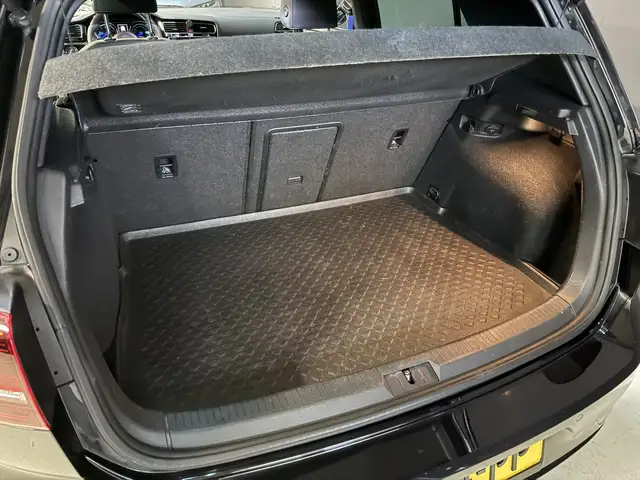 Volkswagen Golf view 11
