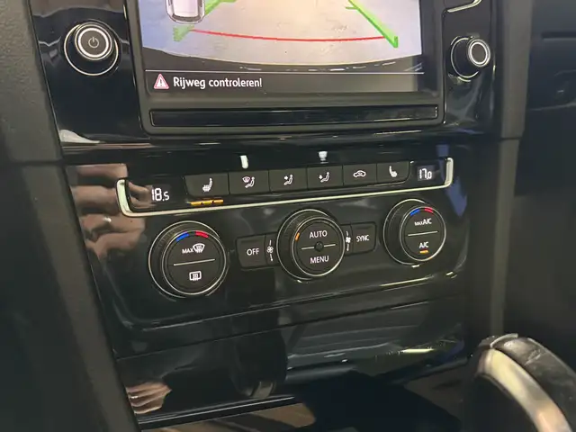 Volkswagen Golf view 17