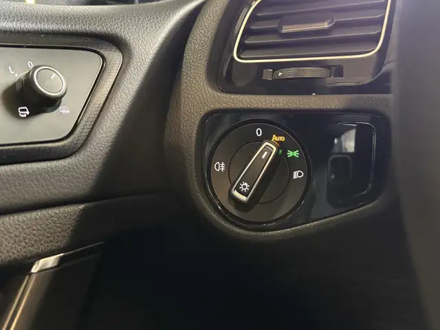 Volkswagen Golf view 22
