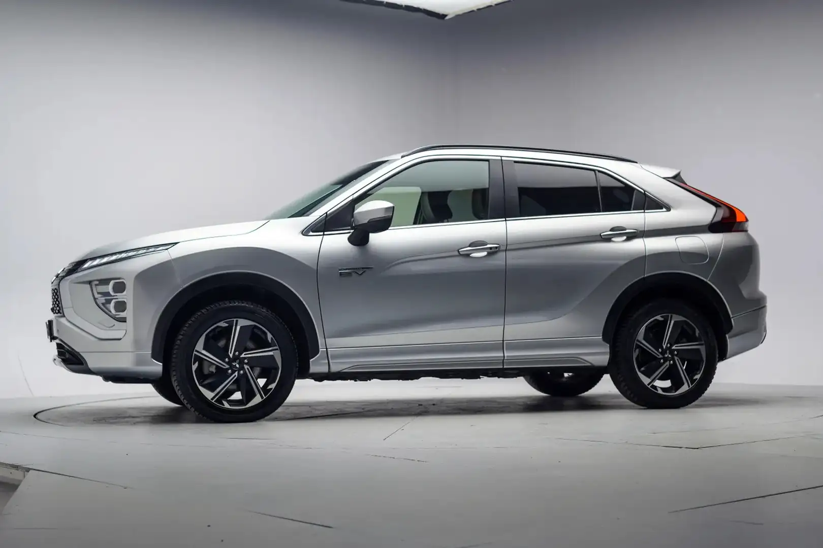 Mitsubishi Eclipse Cross 2.4 PHEV Intense+ [ Carplay Stoelverwarming Nav Da Gris - 2