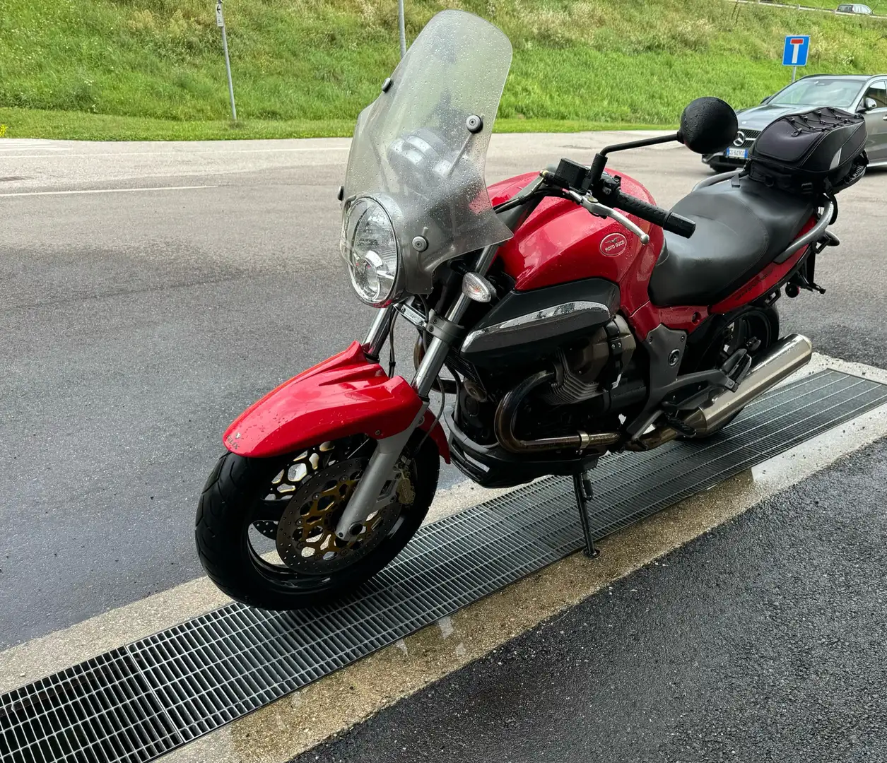 Moto Guzzi Breva 1100 Red - 1