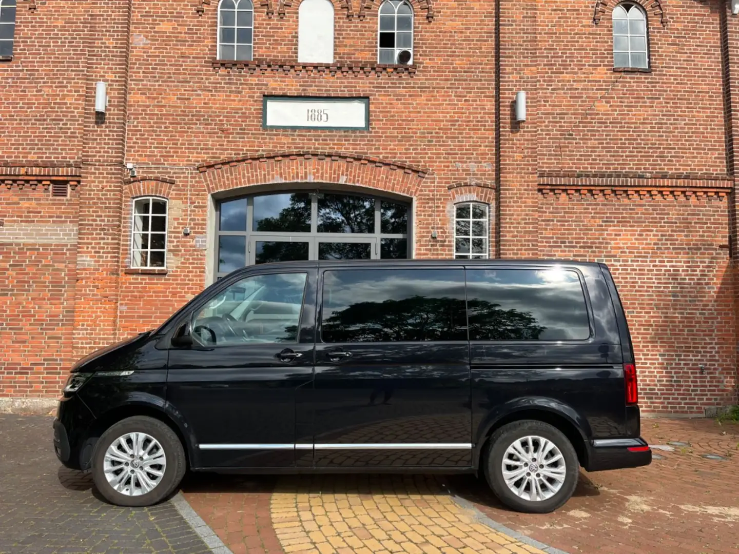 Volkswagen T6 Multivan T6.1 Multivan Generation Six Zwart - 2
