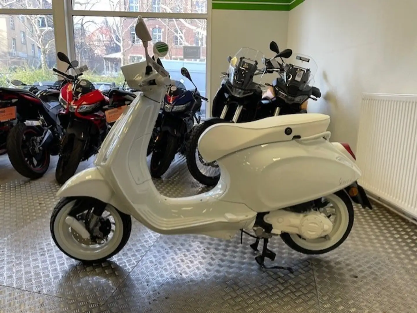 Vespa Sprint 50 White Edition limitiert Fehér - 2