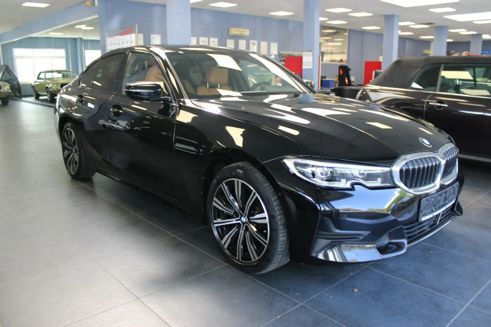 BMW 318 318d Aut. Sport Line Schwarz - 1