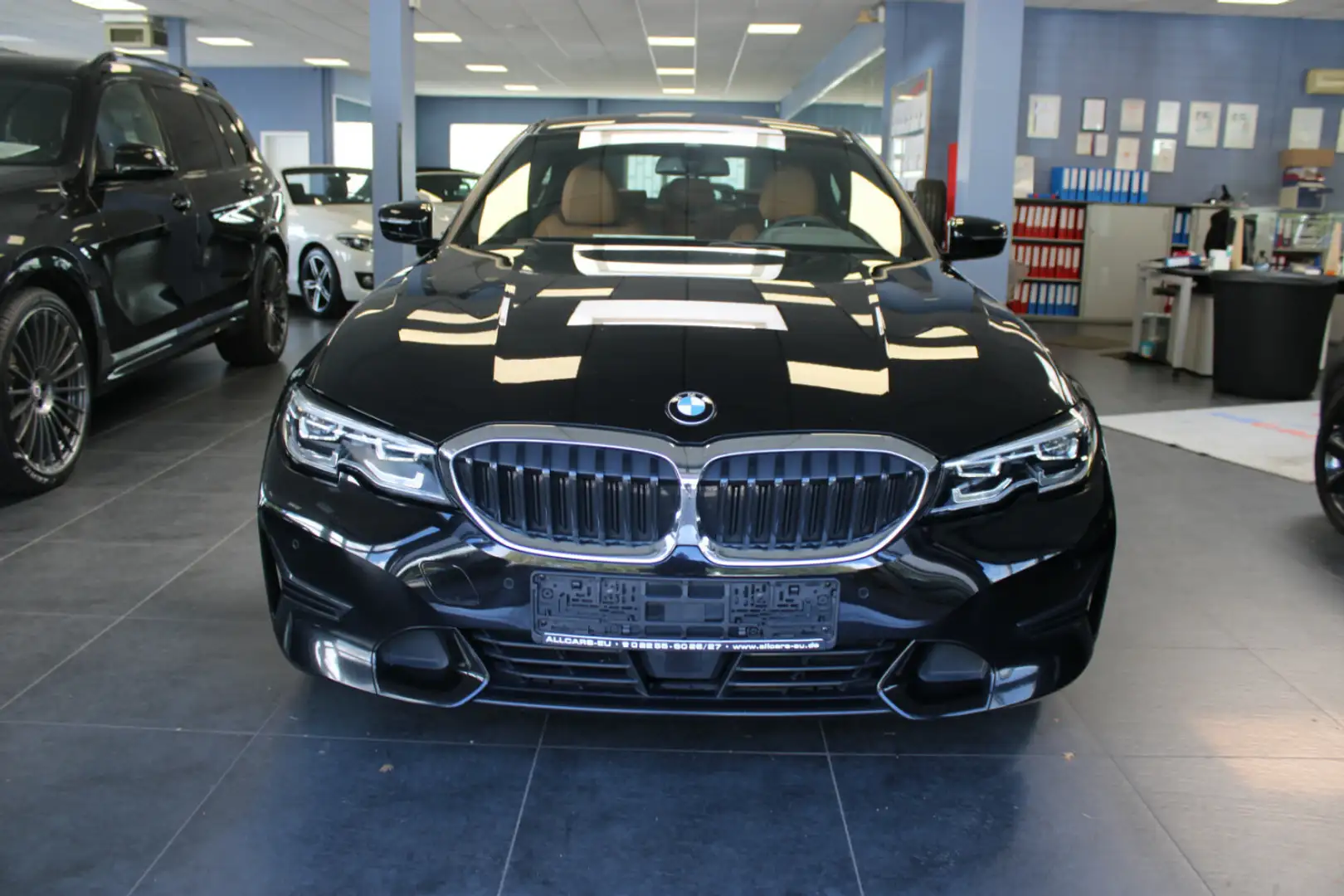 BMW 318 318d Aut. Sport Line Schwarz - 2