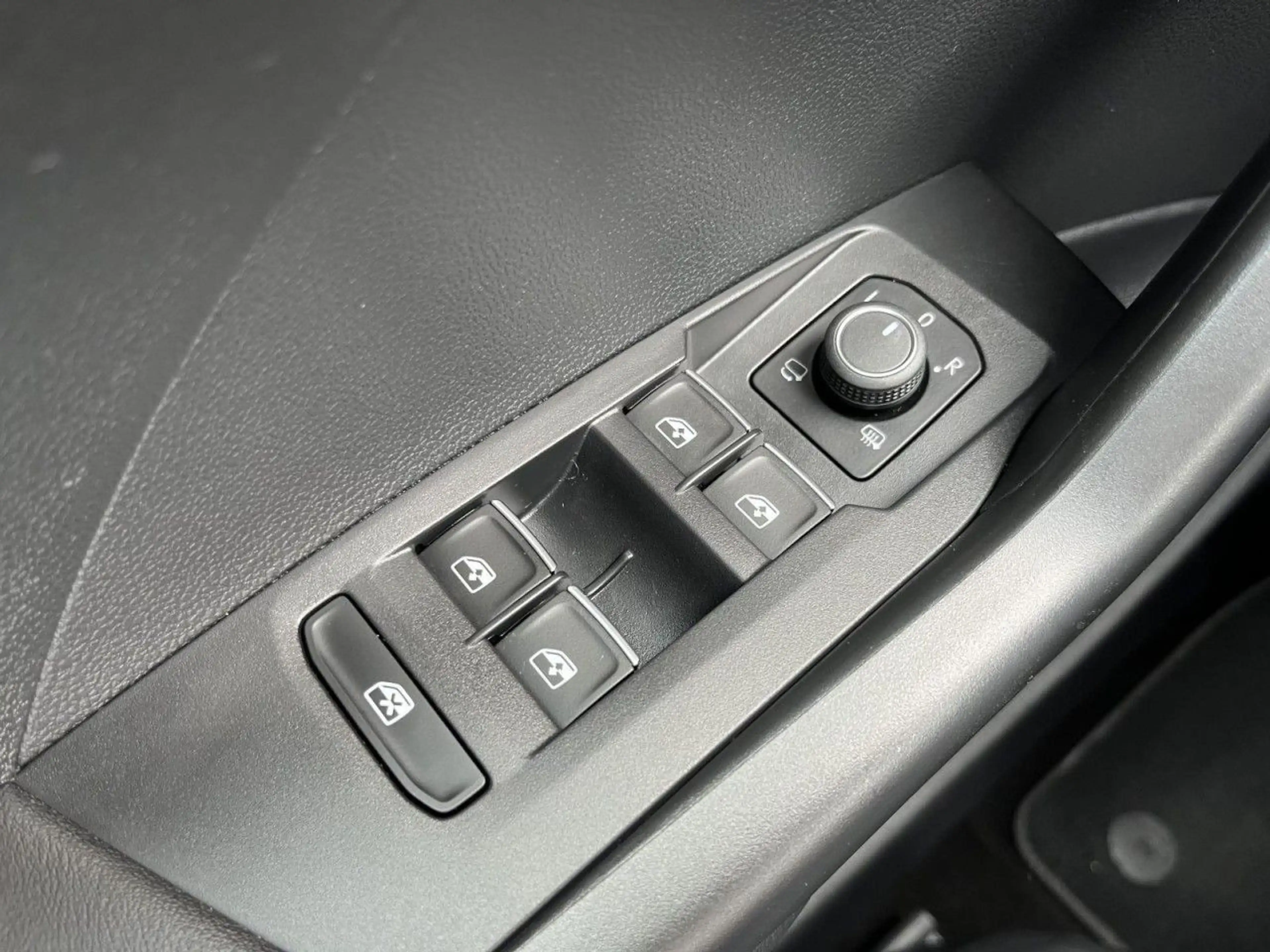 Volkswagen T-Cross 1,0 TSI Style (LED+RearView+ACC) — photo 15