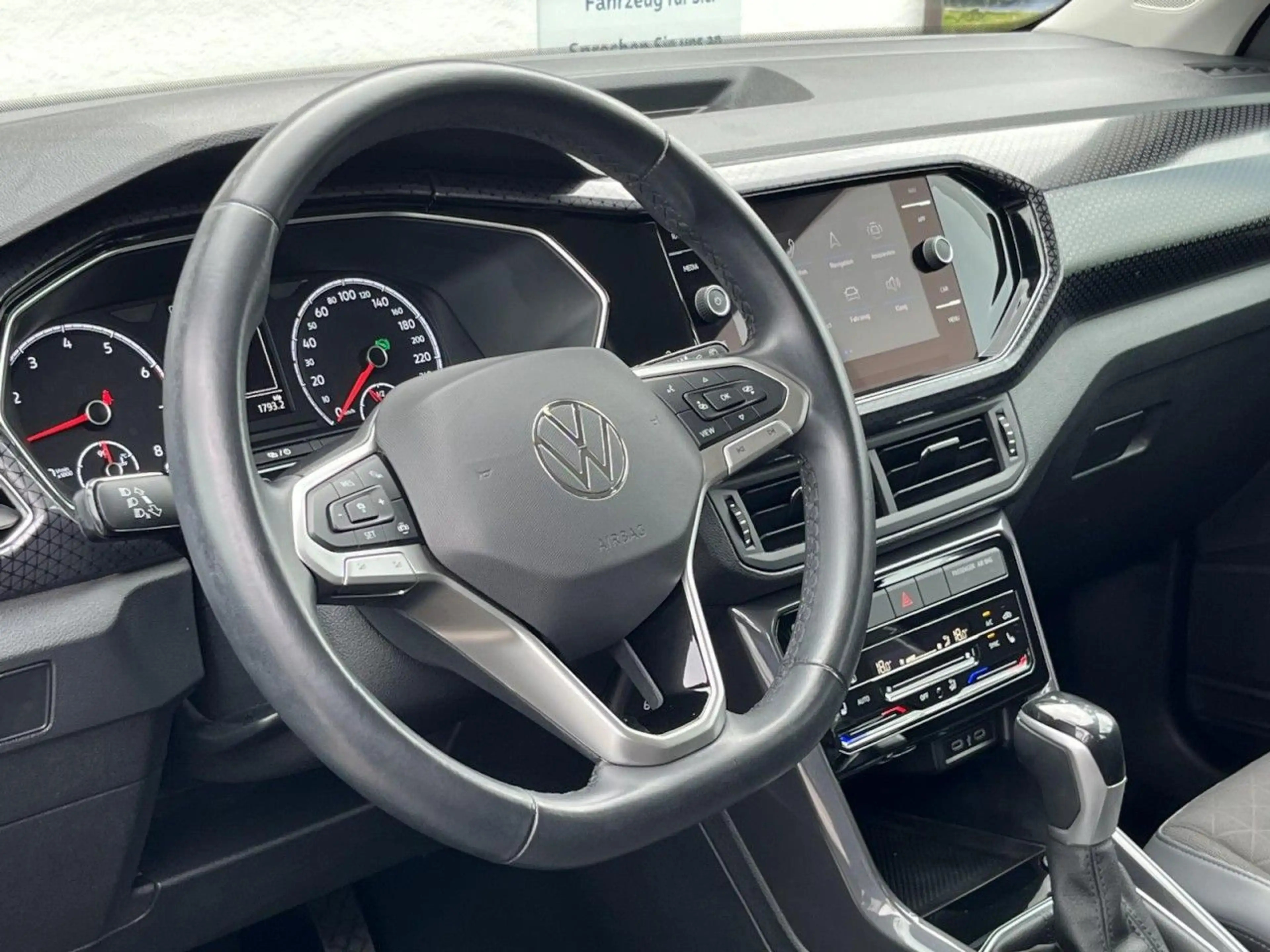 Volkswagen T-Cross 1,0 TSI Style (LED+RearView+ACC) — photo 11