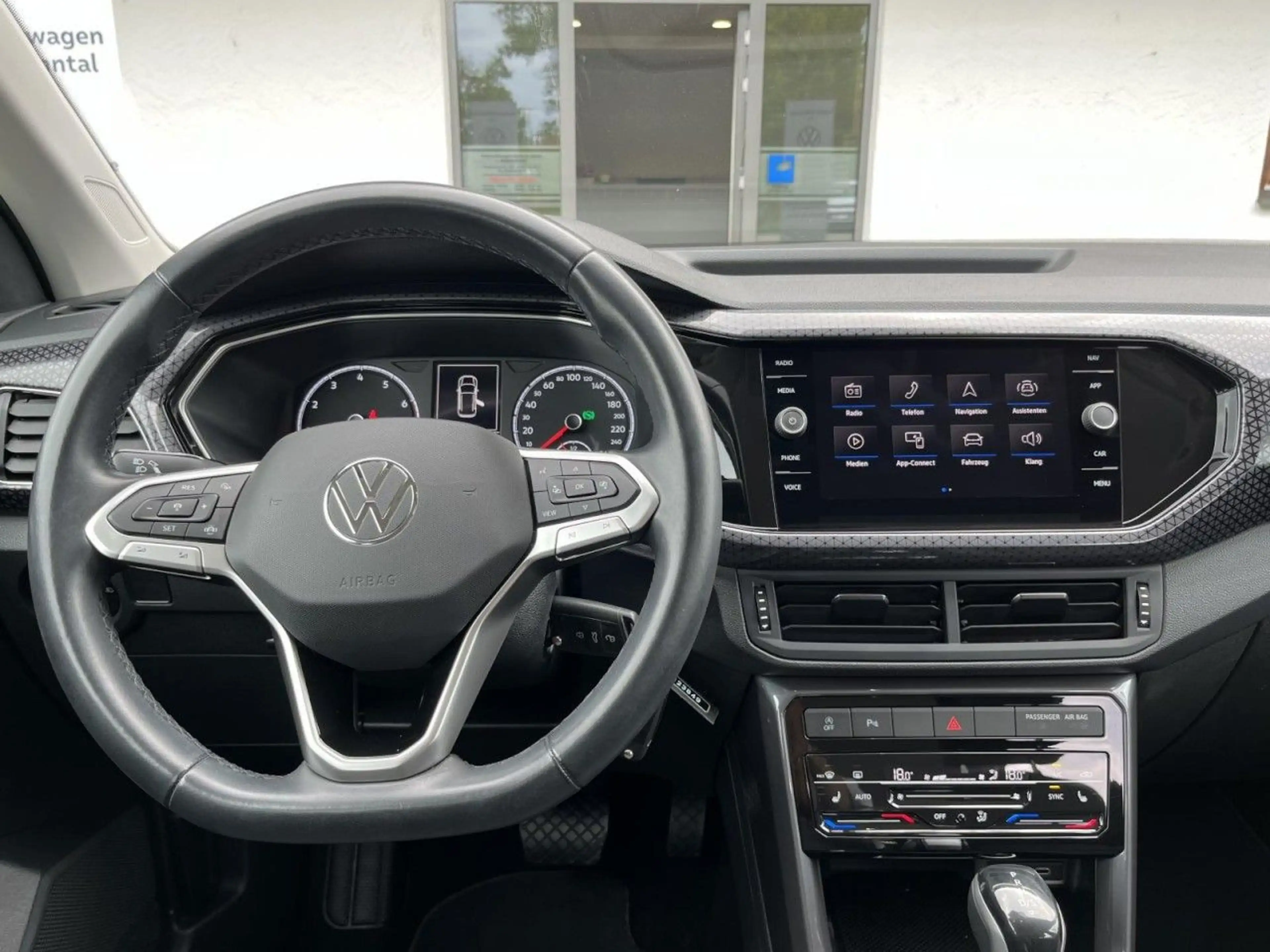 Volkswagen T-Cross 1,0 TSI Style (LED+RearView+ACC) — photo 13