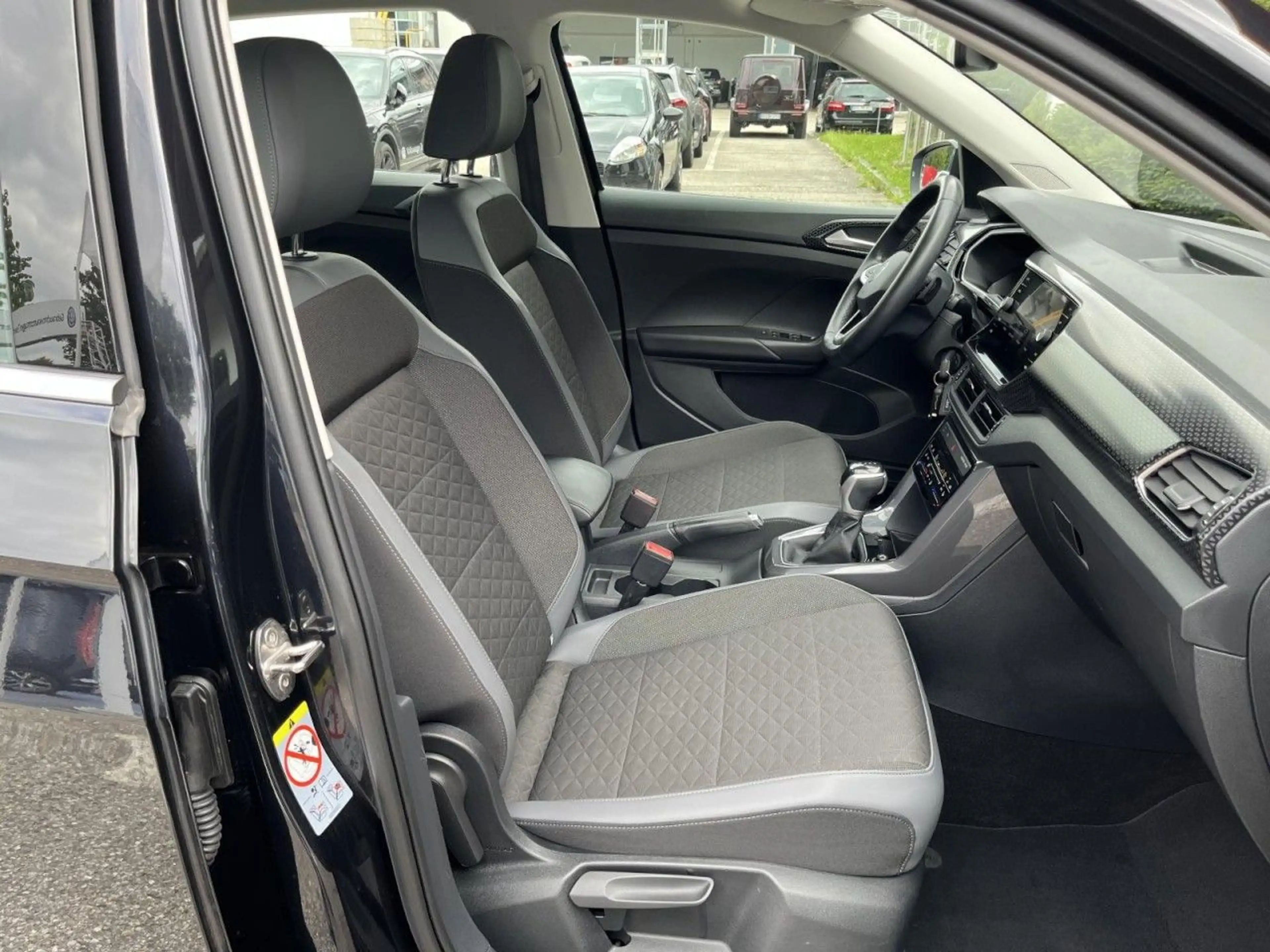 Volkswagen T-Cross 1,0 TSI Style (LED+RearView+ACC) — photo 9