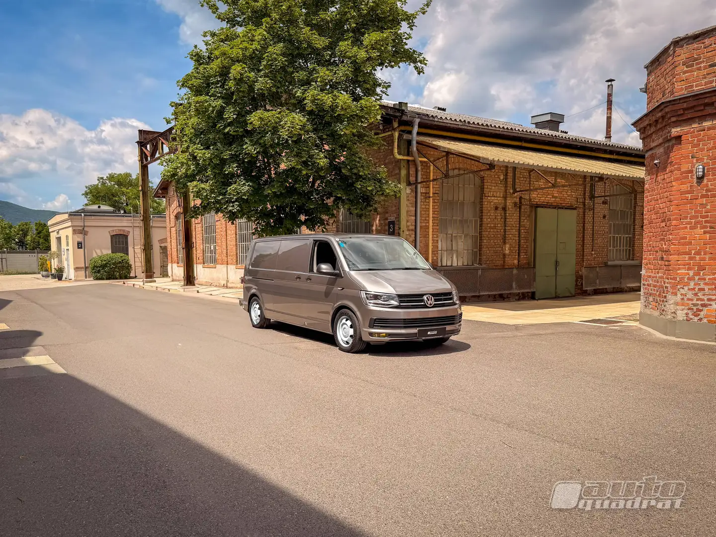 Volkswagen T6 Transporter DSG - 1. Besitz - Standheizung - langer Radstand Beige - 2