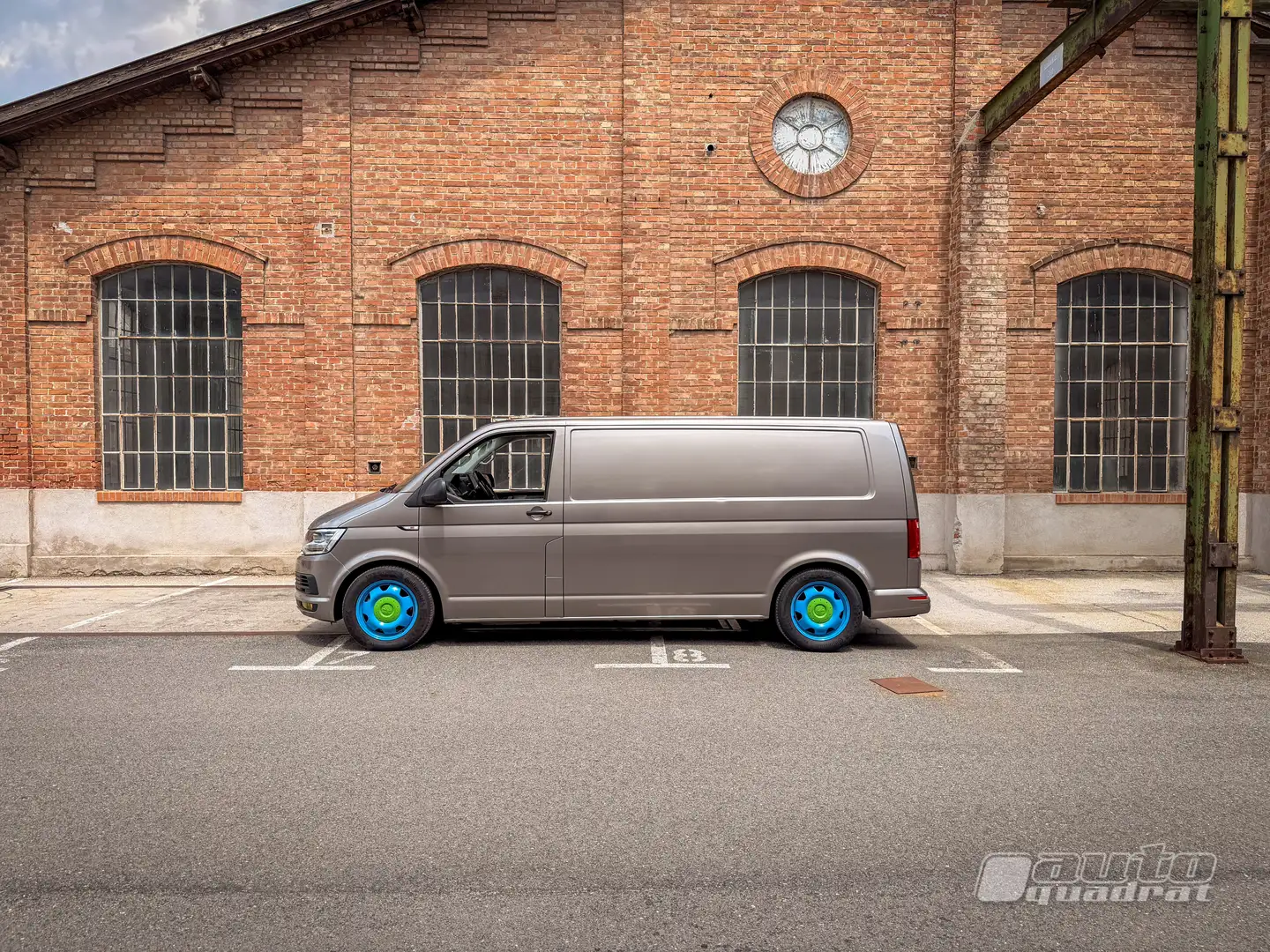 Volkswagen T6 Transporter DSG - 1. Besitz - Standheizung - langer Radstand Beige - 2