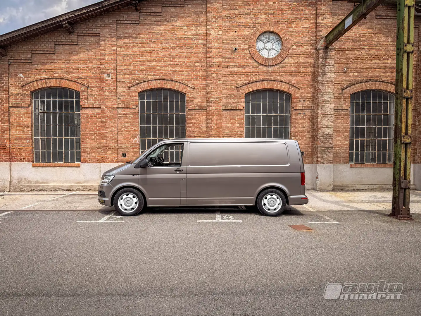 Volkswagen T6 Transporter DSG - 1. Besitz - Standheizung - langer Radstand Beige - 1