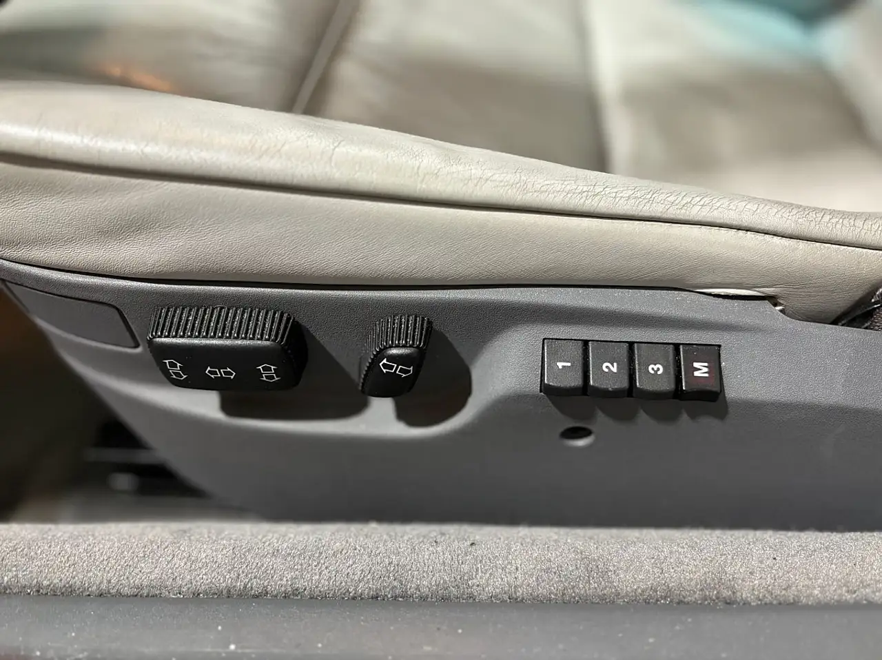 BMW 850 Ci, foto 9