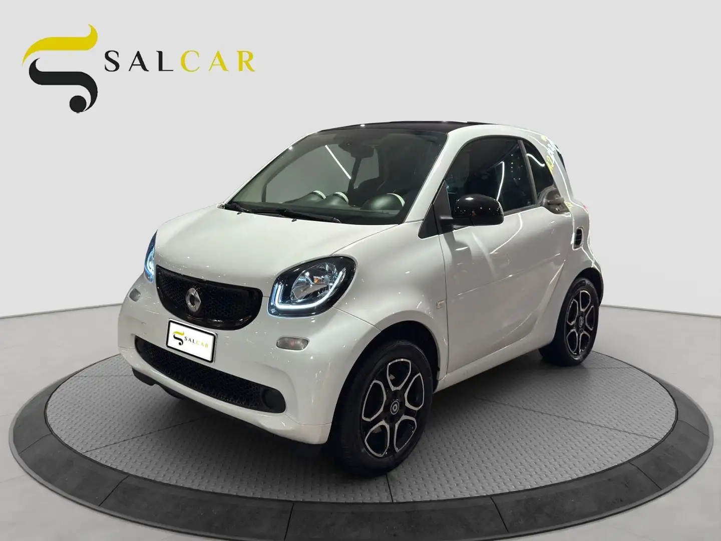 smart forTwo 1.0 71cv Passion automatica Tetto GPL 2018 Bianco - 1