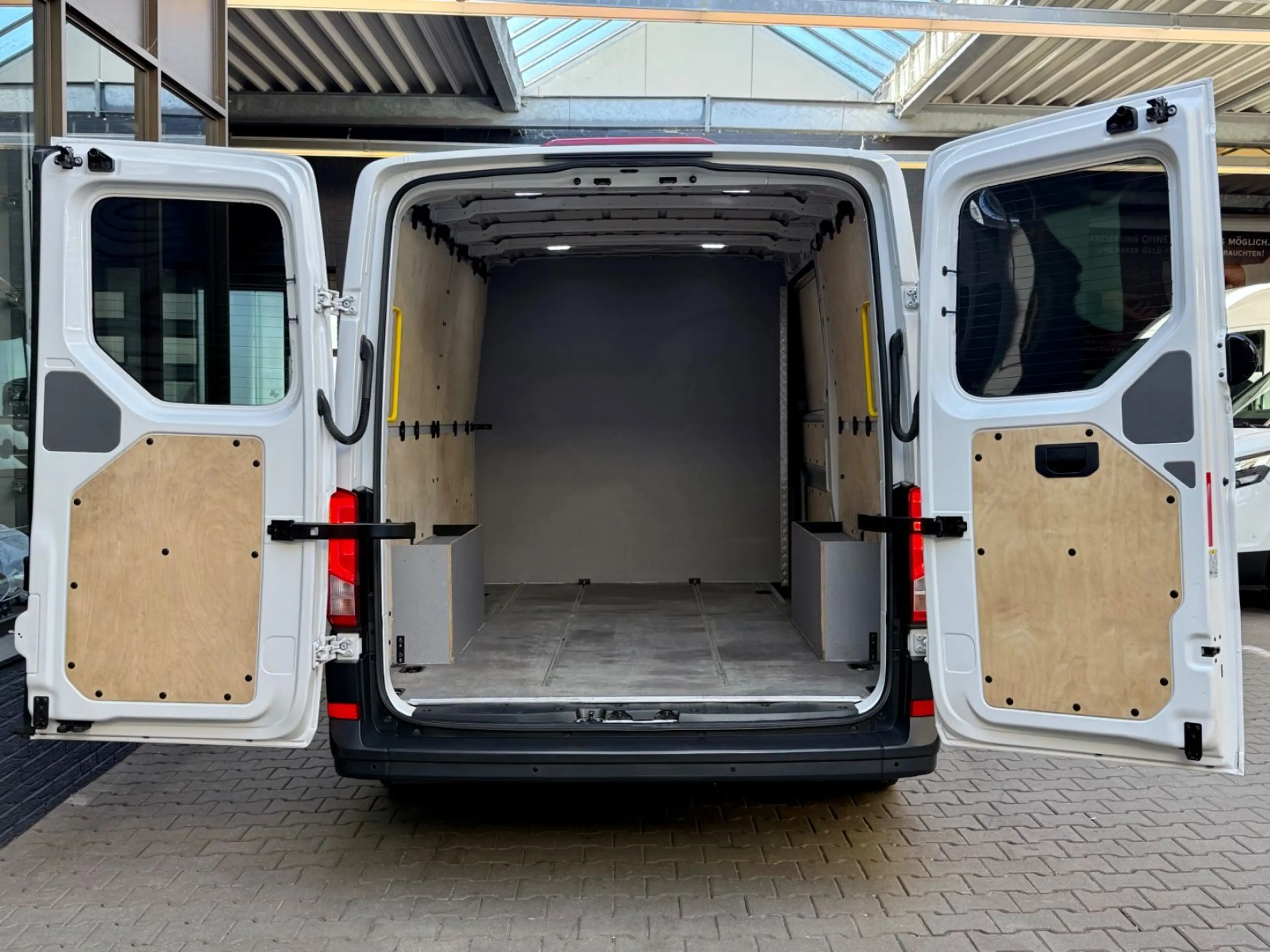 Volkswagen Crafter 2.0 TDI L3H2 AUTOMATIK STANDHZG LED NAVI — photo 8
