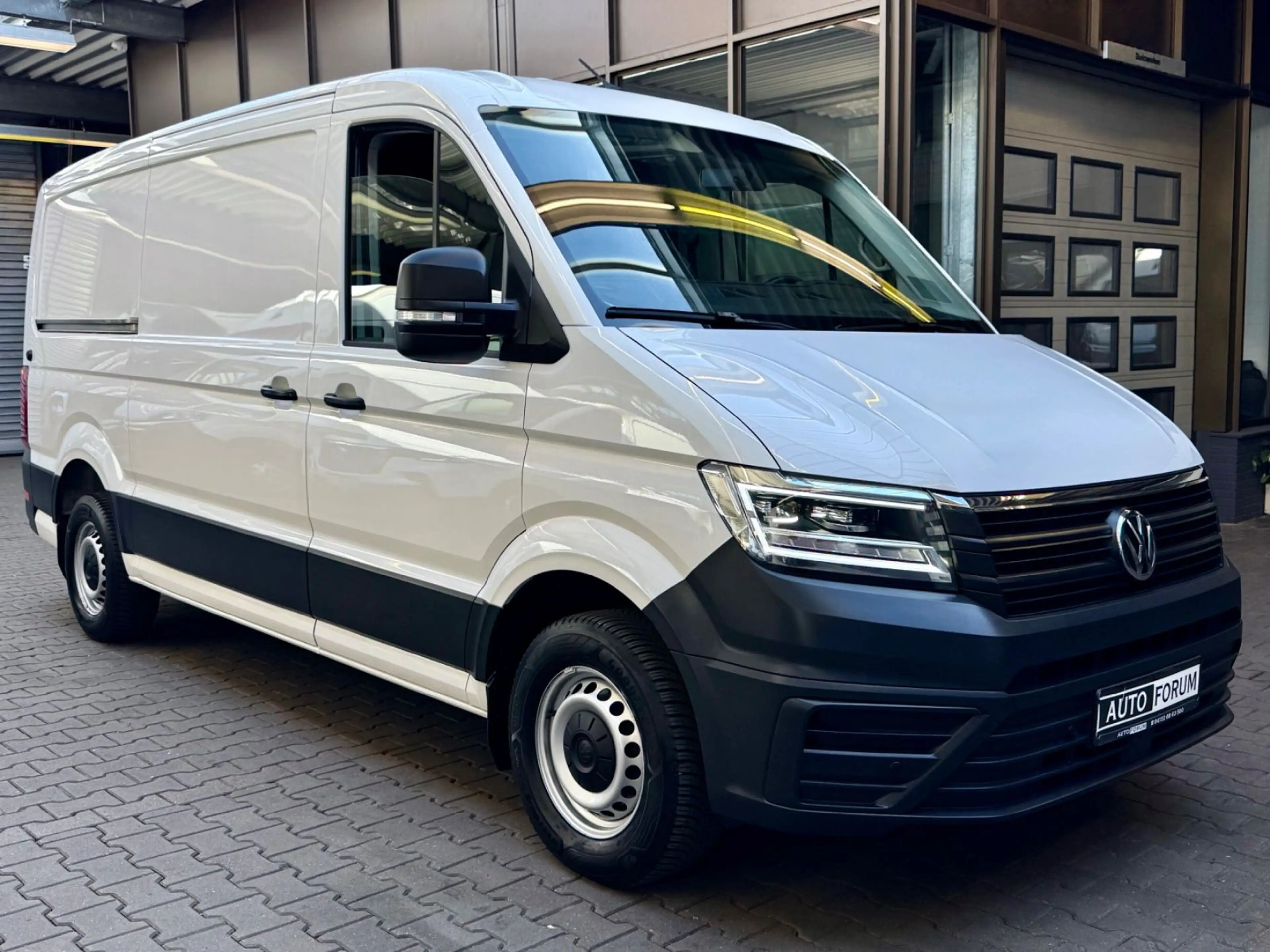 Volkswagen Crafter 2.0 TDI L3H2 AUTOMATIK STANDHZG LED NAVI — photo 2