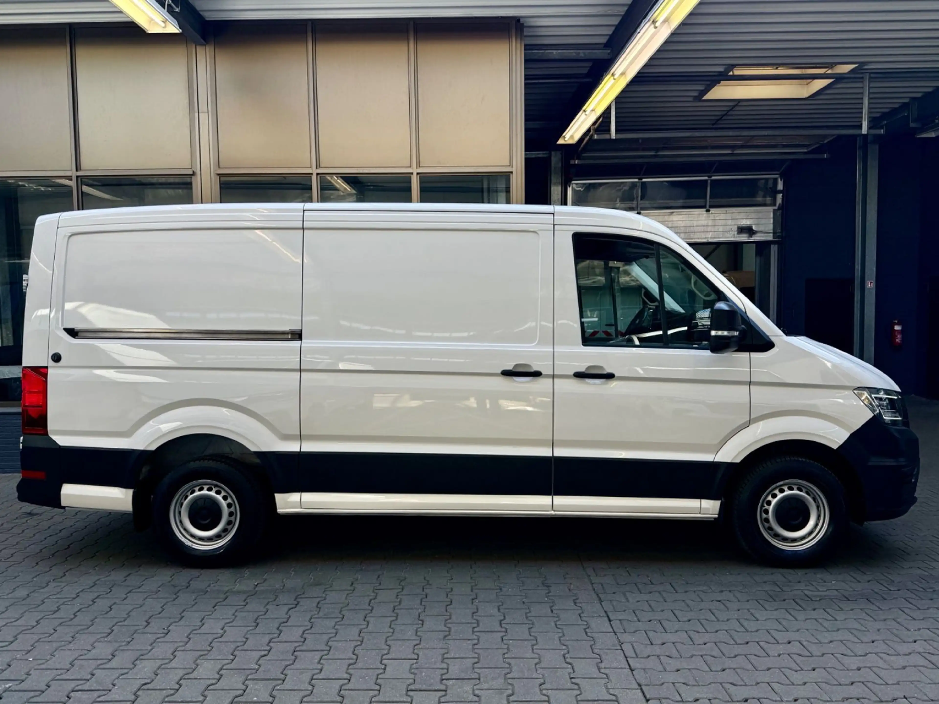 Volkswagen Crafter 2.0 TDI L3H2 AUTOMATIK STANDHZG LED NAVI — photo 11