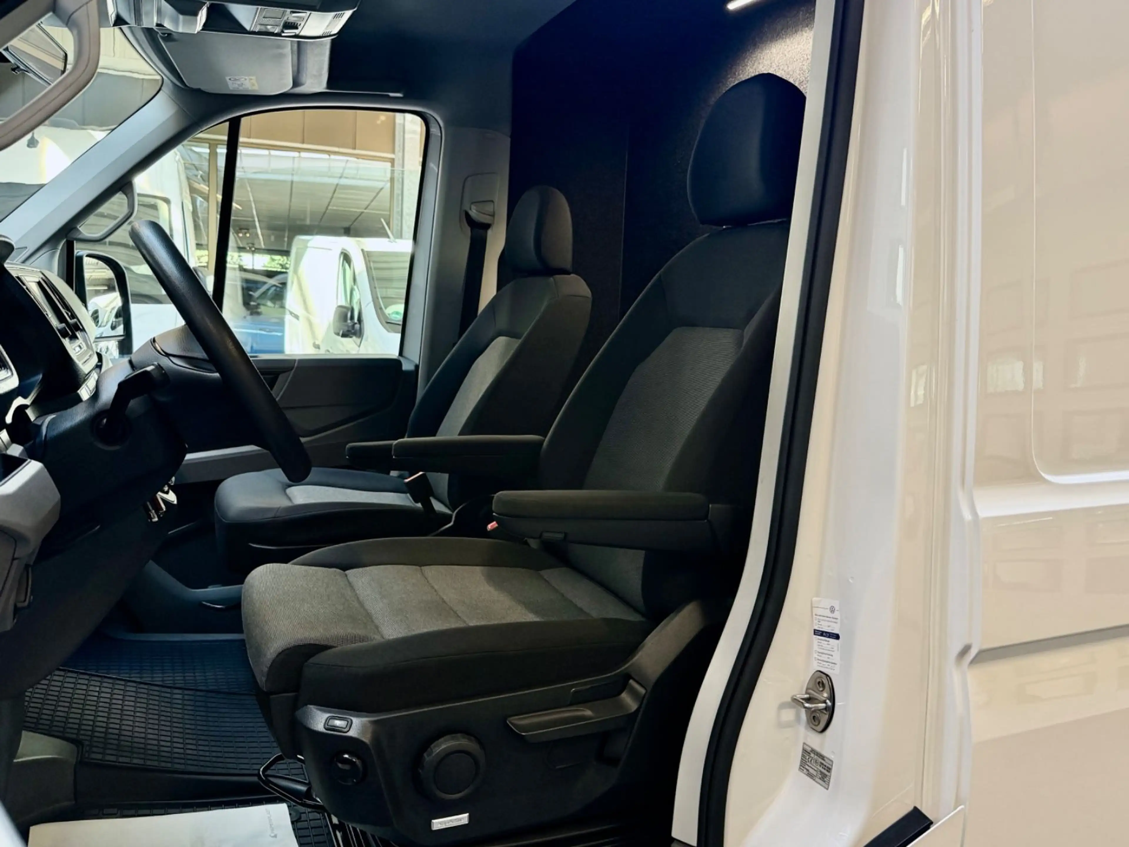 Volkswagen Crafter 2.0 TDI L3H2 AUTOMATIK STANDHZG LED NAVI — photo 13