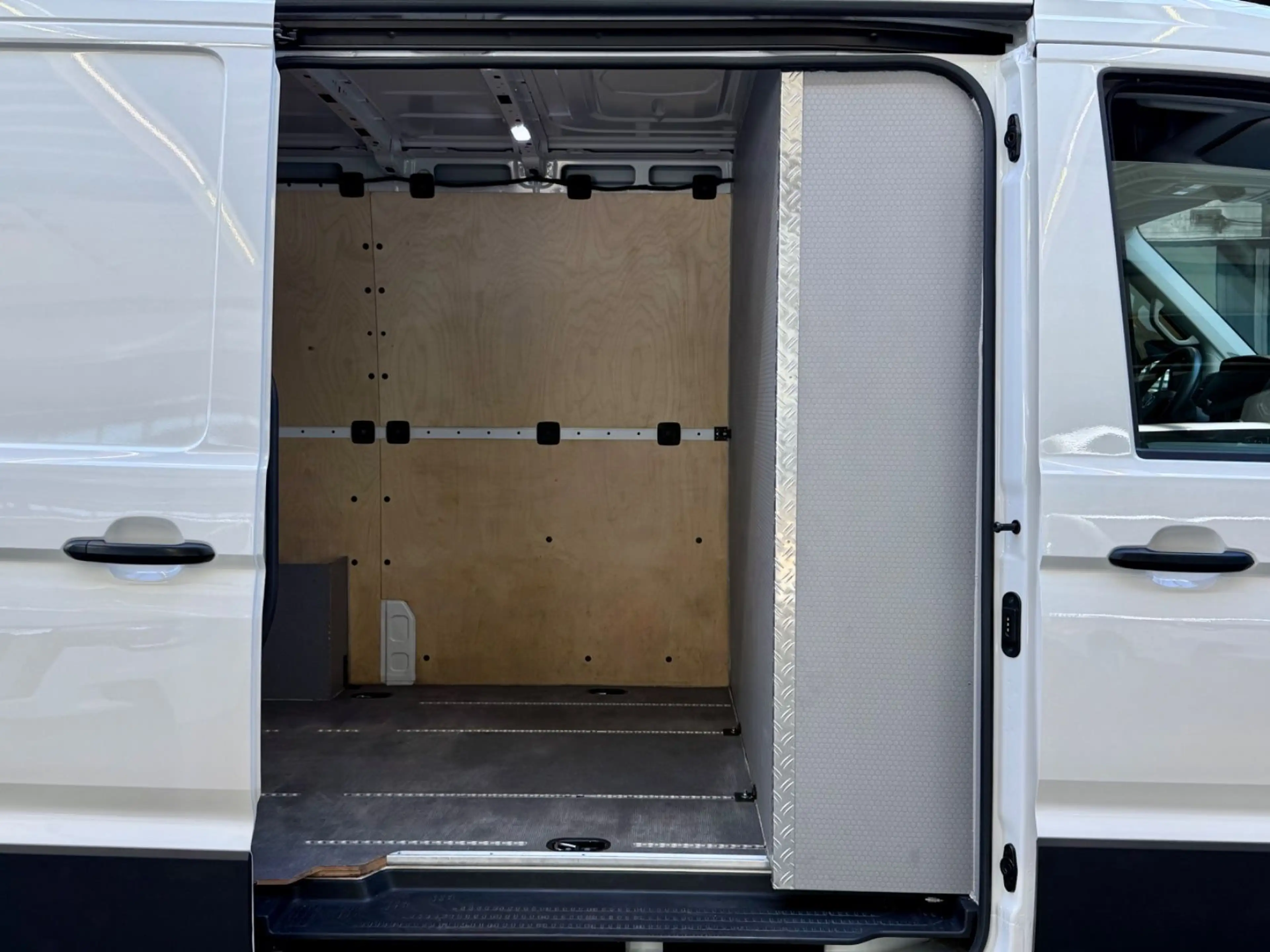 Volkswagen Crafter 2.0 TDI L3H2 AUTOMATIK STANDHZG LED NAVI — photo 12