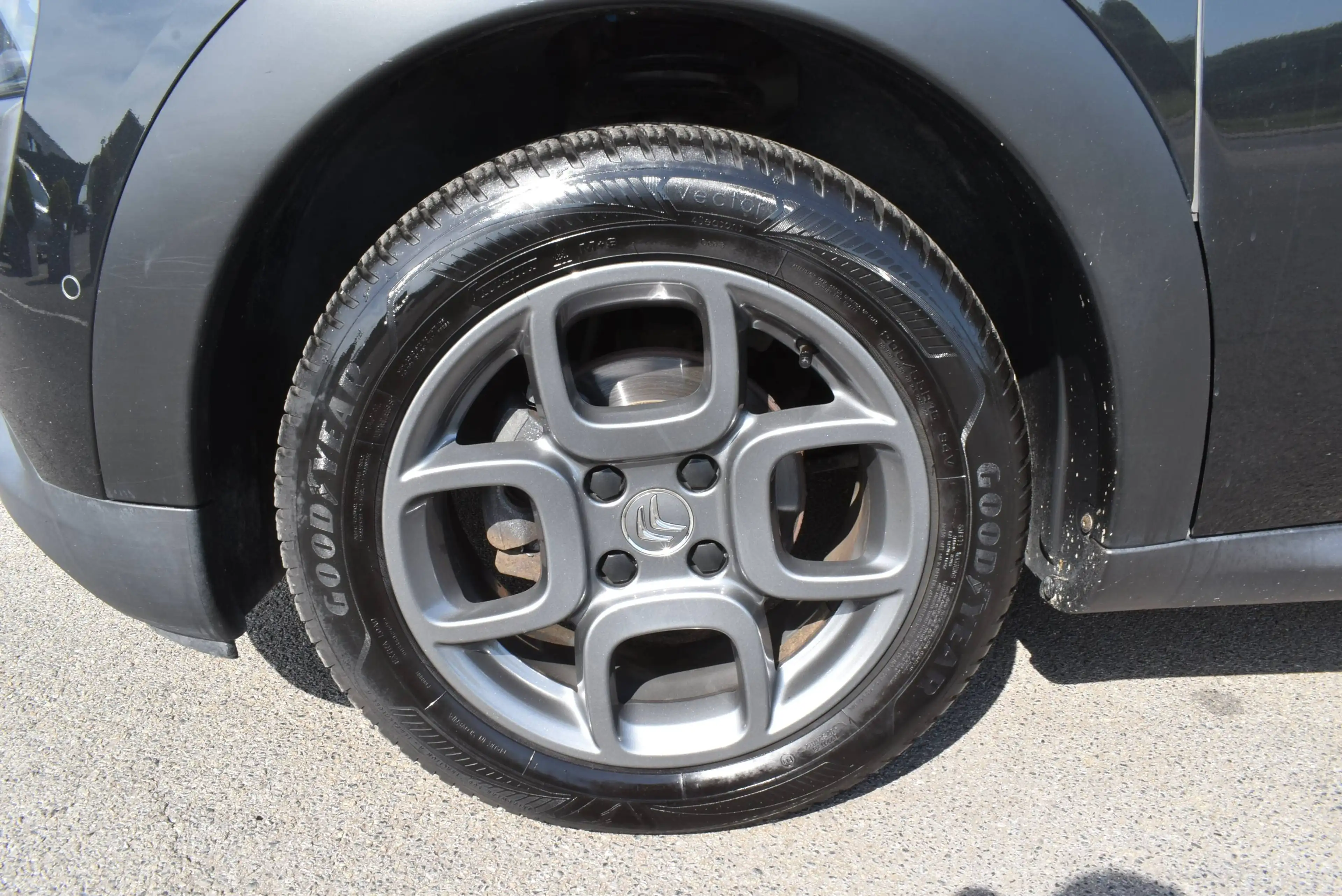 Citroen C4 Cactus 1.2i Shine Edition Day Airco/GPS ***12M GARANTIE***97.000KM!!! — photo 4