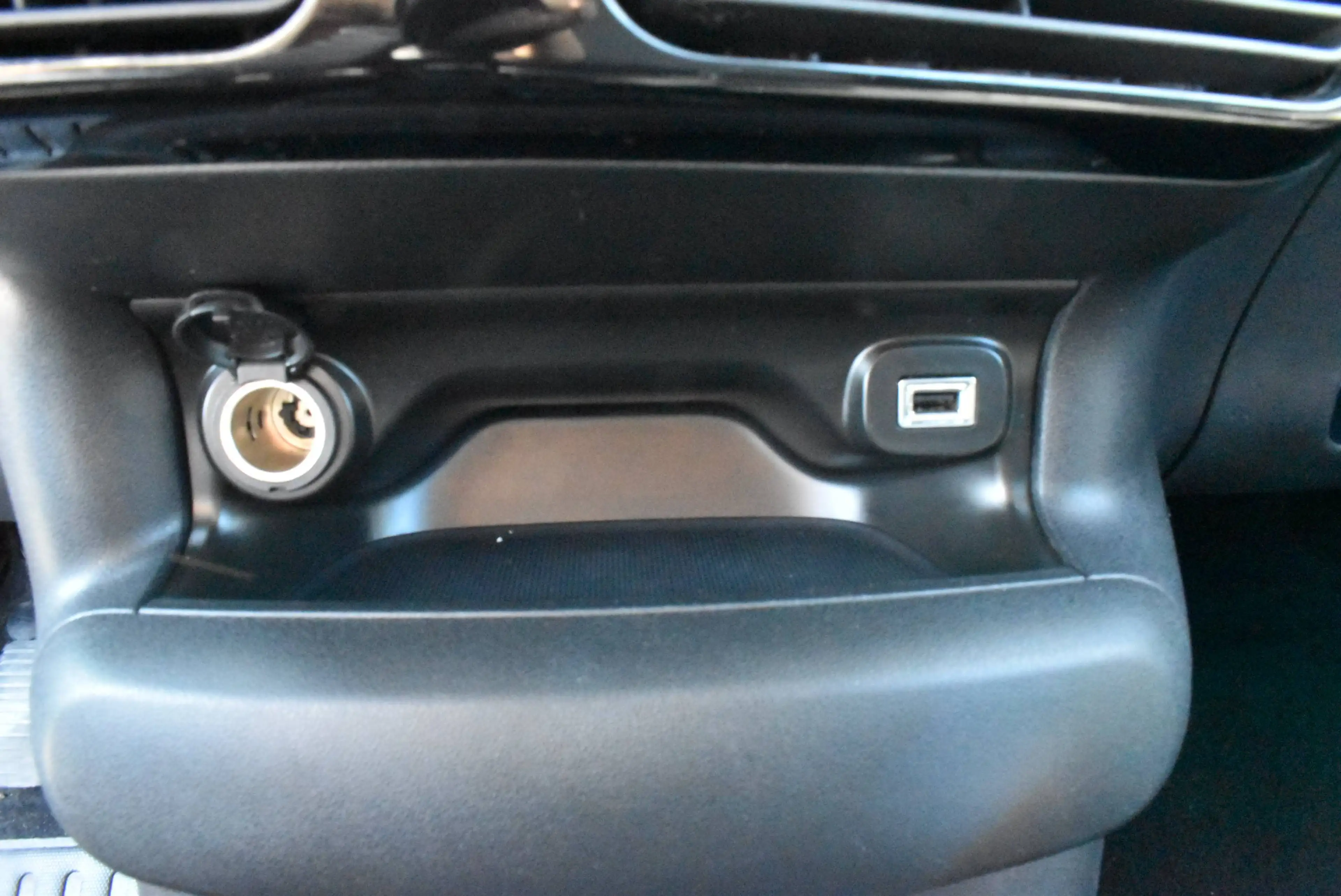Citroen C4 Cactus 1.2i Shine Edition Day Airco/GPS ***12M GARANTIE***97.000KM!!! — photo 12