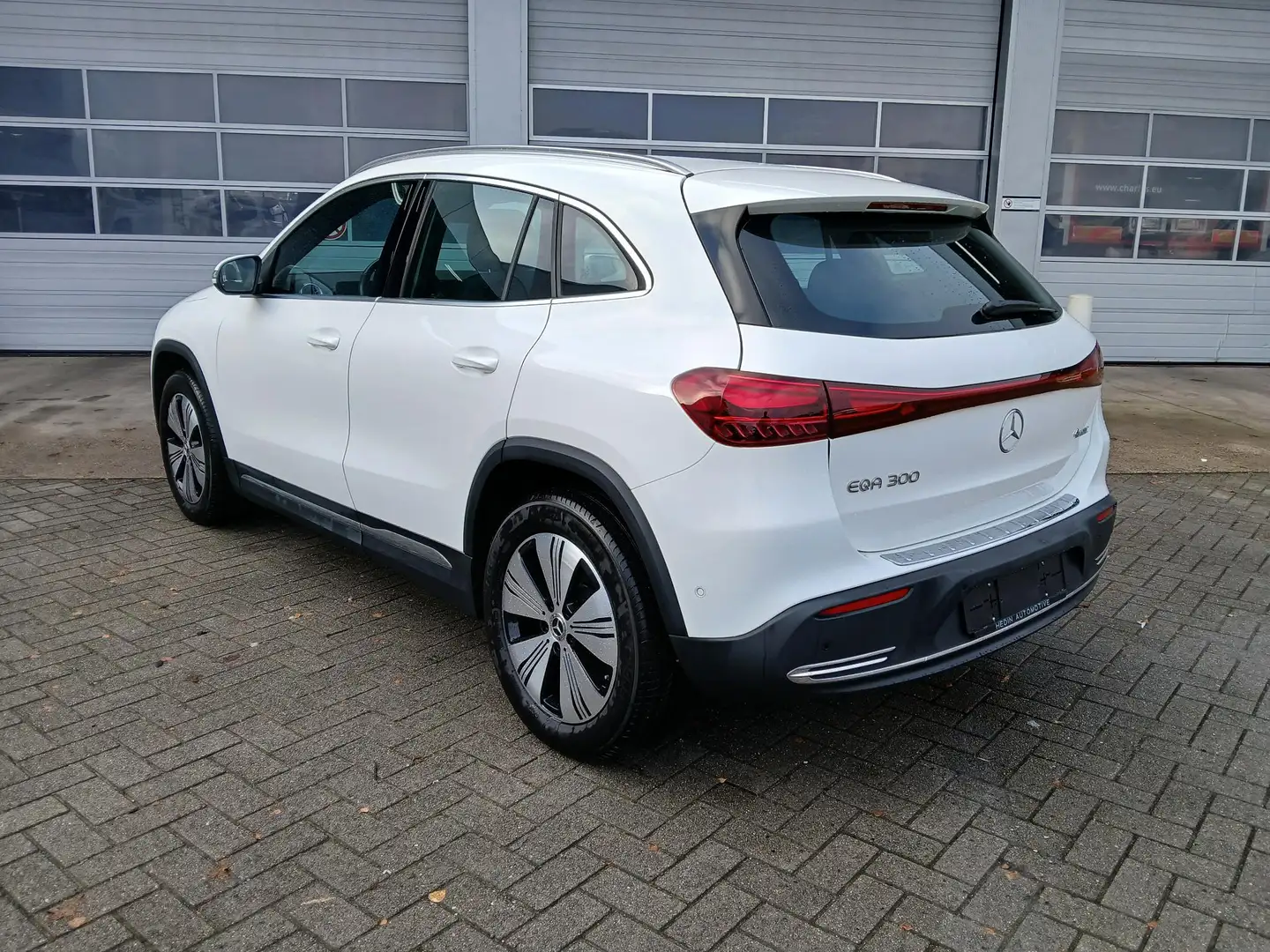 Mercedes-Benz EQA 300 4MATIC Luxury Line | Smartphone Integratie | Verwa Blanc - 2