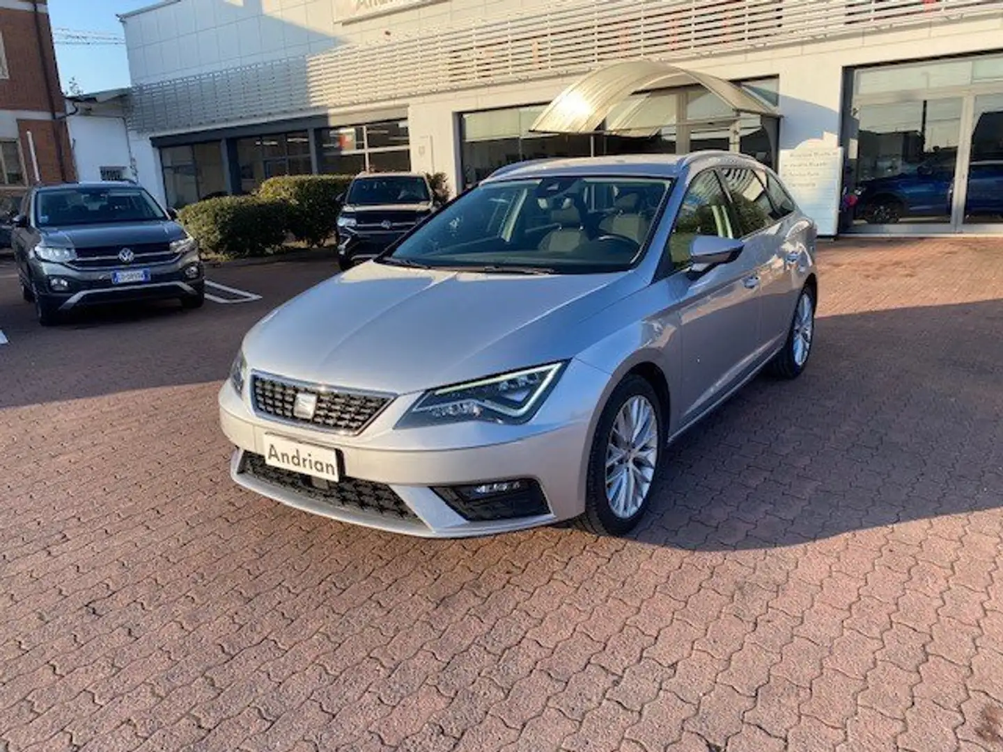 SEAT Leon 1.5 TGI DSG ST Style//TANTO SPAZIO , POCHI CONSUMI Argento - 1