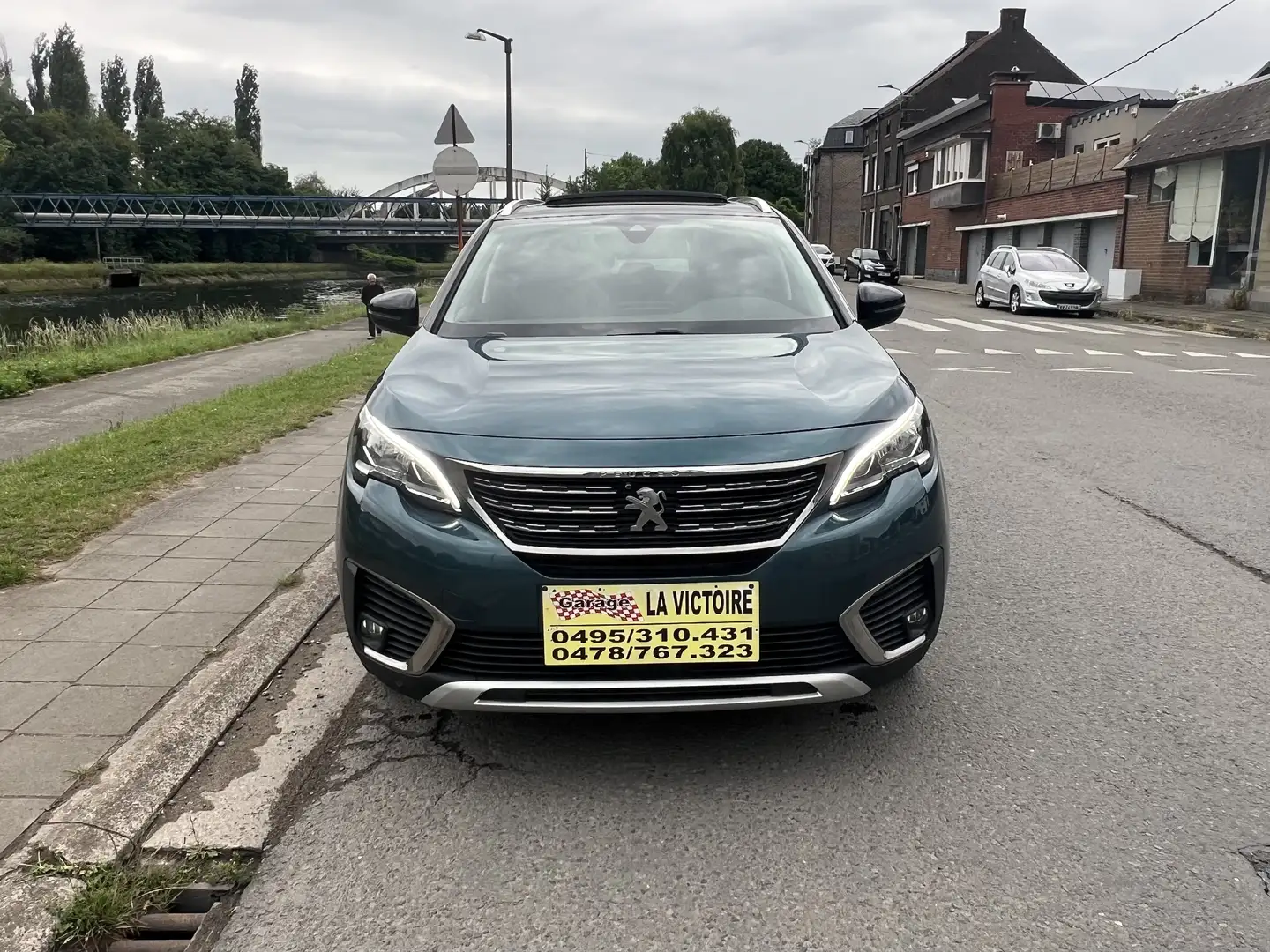 Peugeot 5008 1.2 PureTech Allure Full Option Euro 6d TEMP Grijs - 2