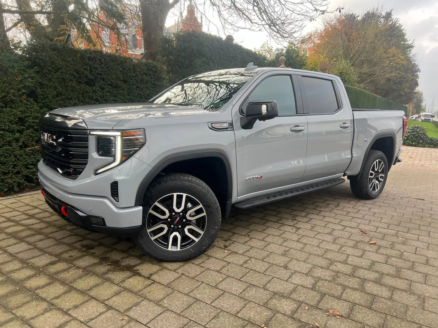 GMC Sierra 1500 AT4 V8 € 78.900 ,- excl btw - 1