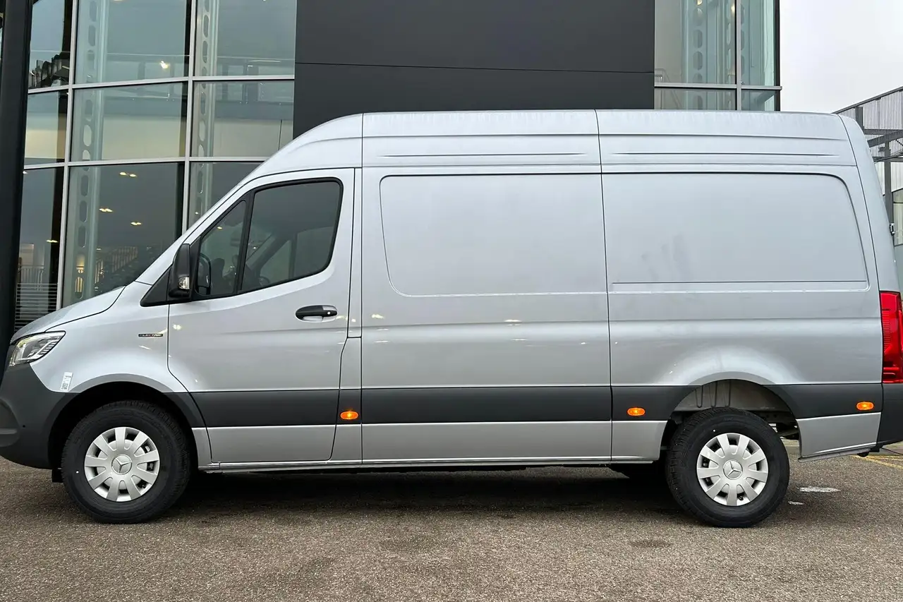 Mercedes-Benz 320 2026