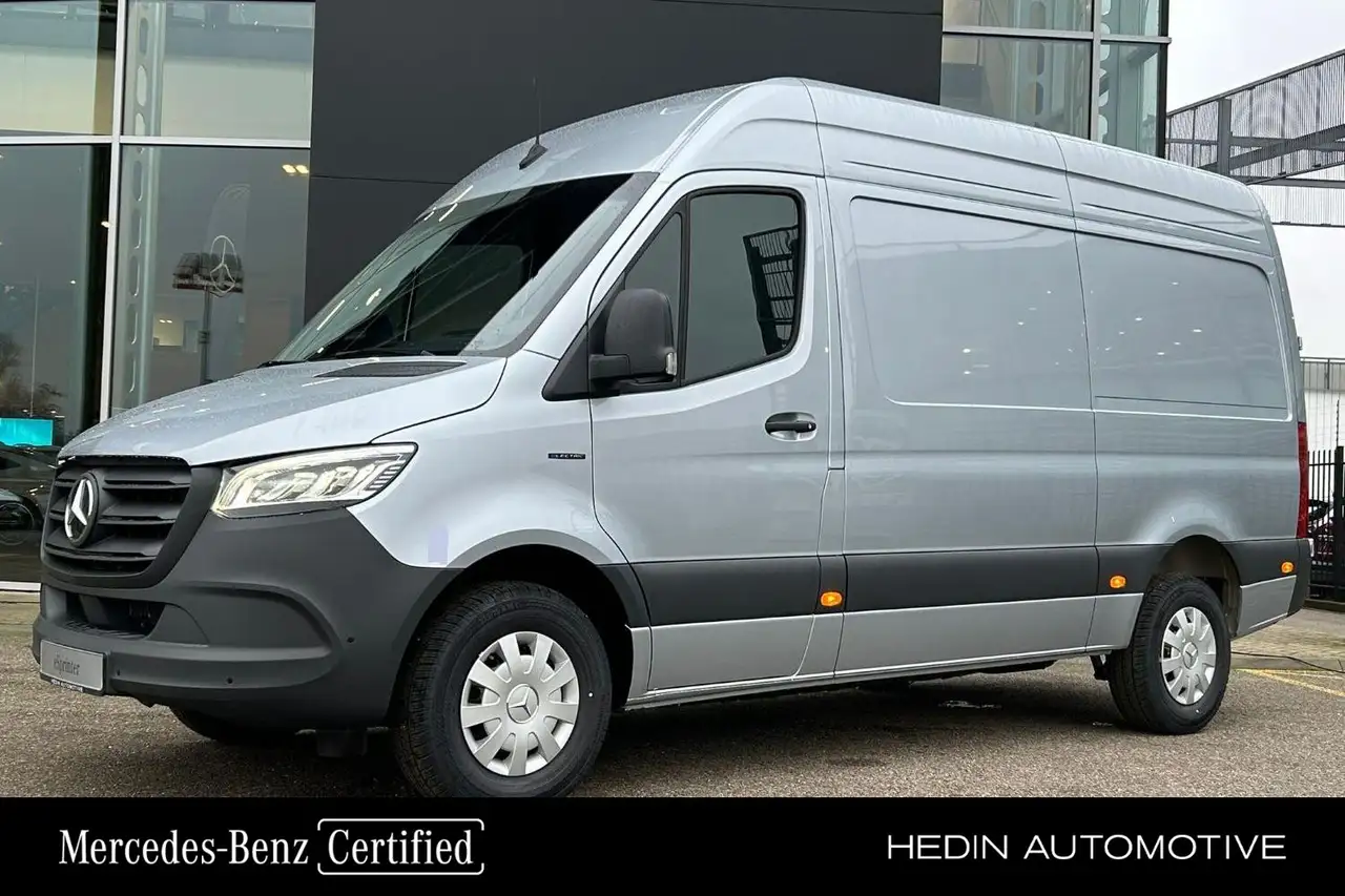 Mercedes-Benz 320 2026