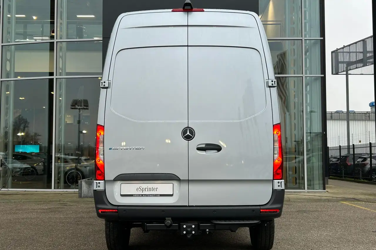 Mercedes-Benz 320 2026