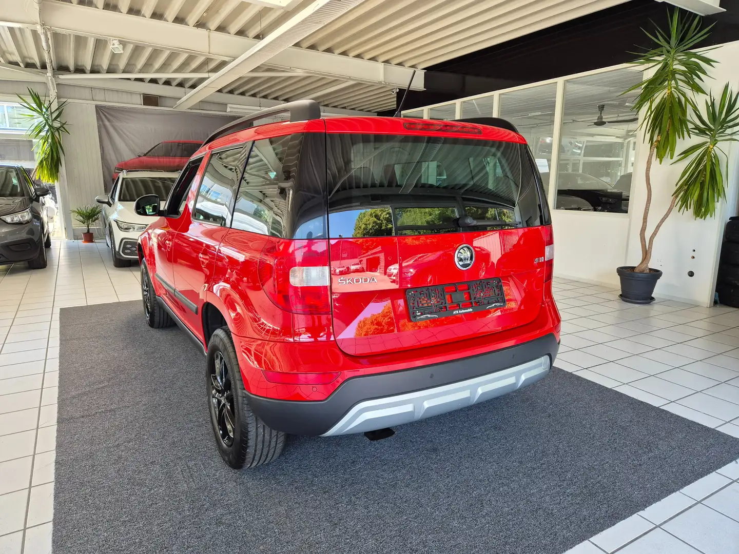 Skoda Yeti Cool Edition Outdoor*KLIMA*SHZ*PDC*MULTIFUNKTION Rot - 2