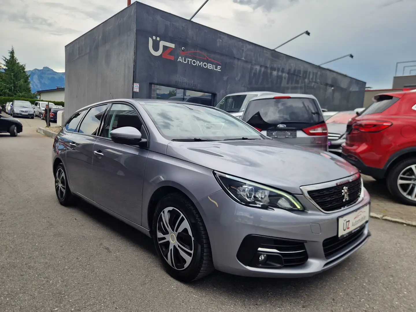 Peugeot 308 *** AUTOMATIK *** Active Grau - 1