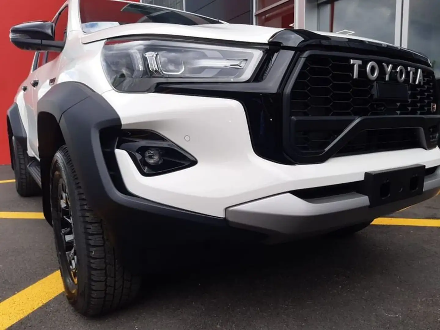 Toyota Hilux 2.8 D-4D A/T 4WD 4 porte Double Cab GR SPORT - 2