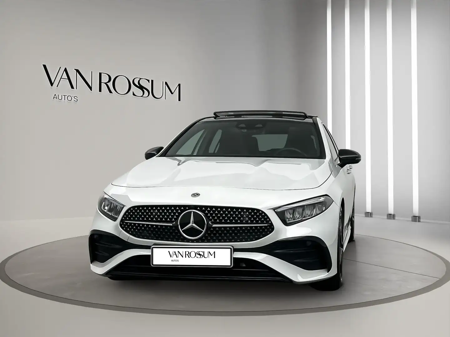 Mercedes-Benz A 200 AMG Premium Pano ACC Sfeer Camera Wit - 2