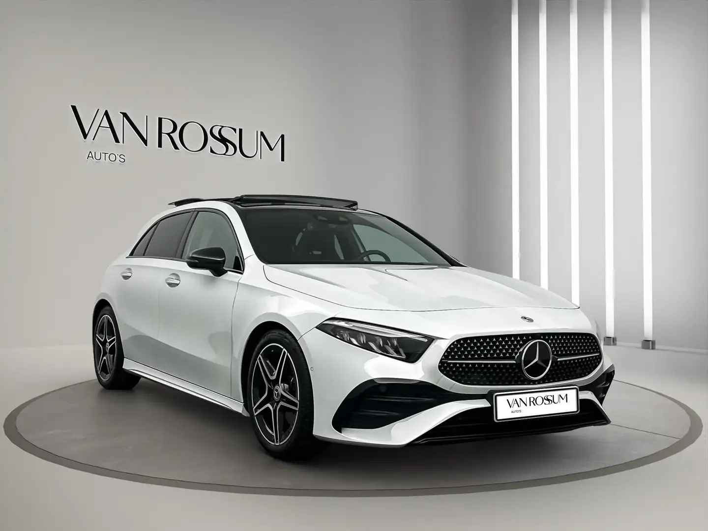 Mercedes-Benz A 200 AMG Premium Pano ACC Sfeer Camera Wit - 1