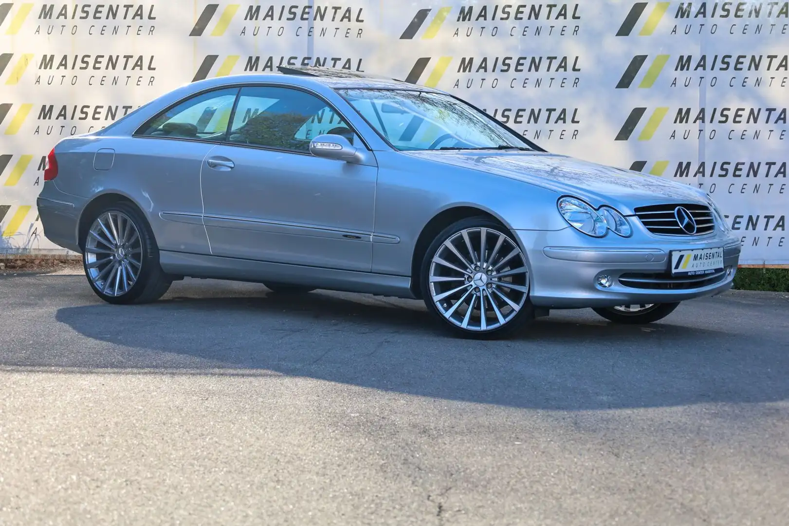 Mercedes-Benz CLK 240 Avantgarde|MFL|19"|Temp|Pano|Klima|NAVI Silber - 1