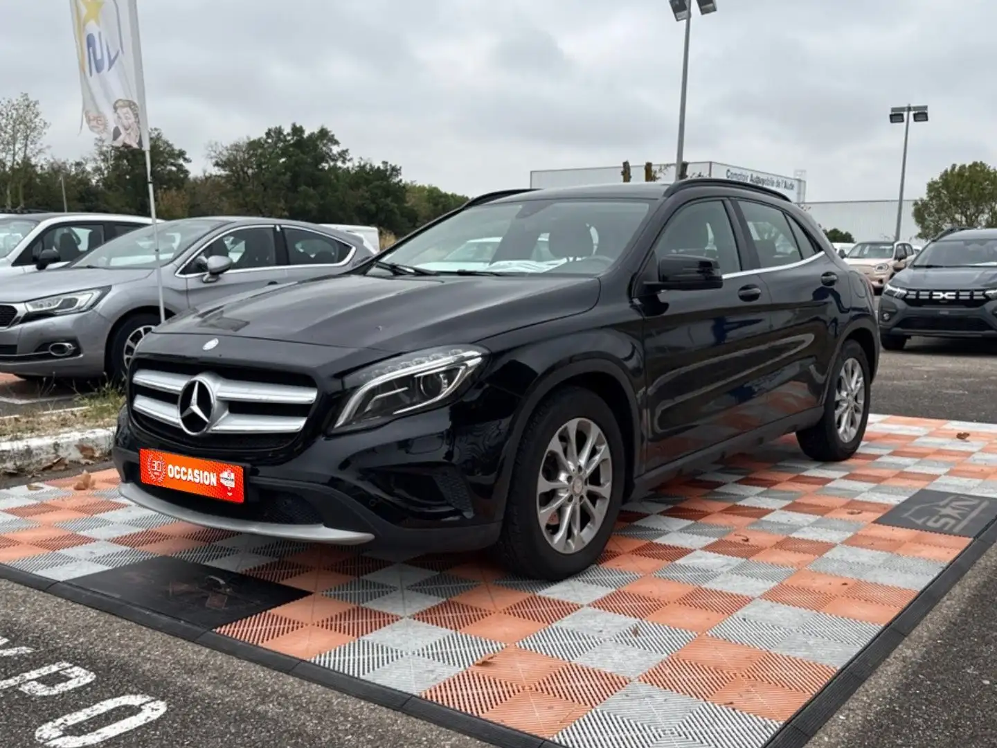 Mercedes-Benz GLA 200 200 D 4 MATIC INSPIRATION 7-G DCT Schwarz - 1