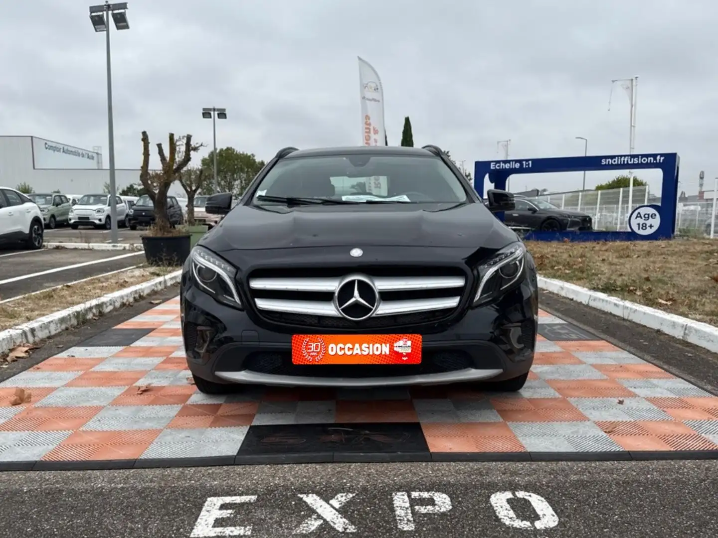 Mercedes-Benz GLA 200 200 D 4 MATIC INSPIRATION 7-G DCT Schwarz - 2