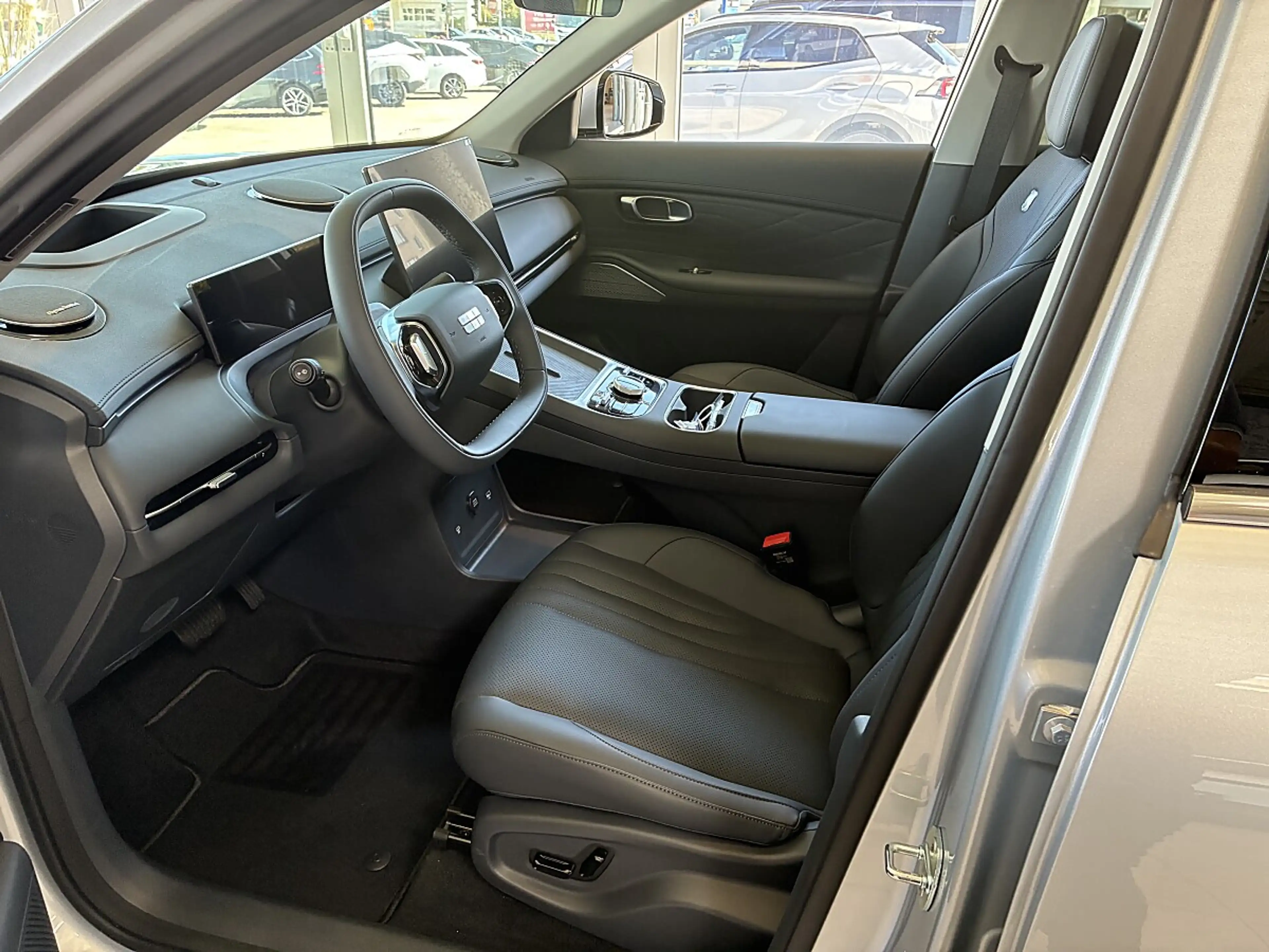 Geely Others Starray EM-i PHEV MAX+ — photo 4