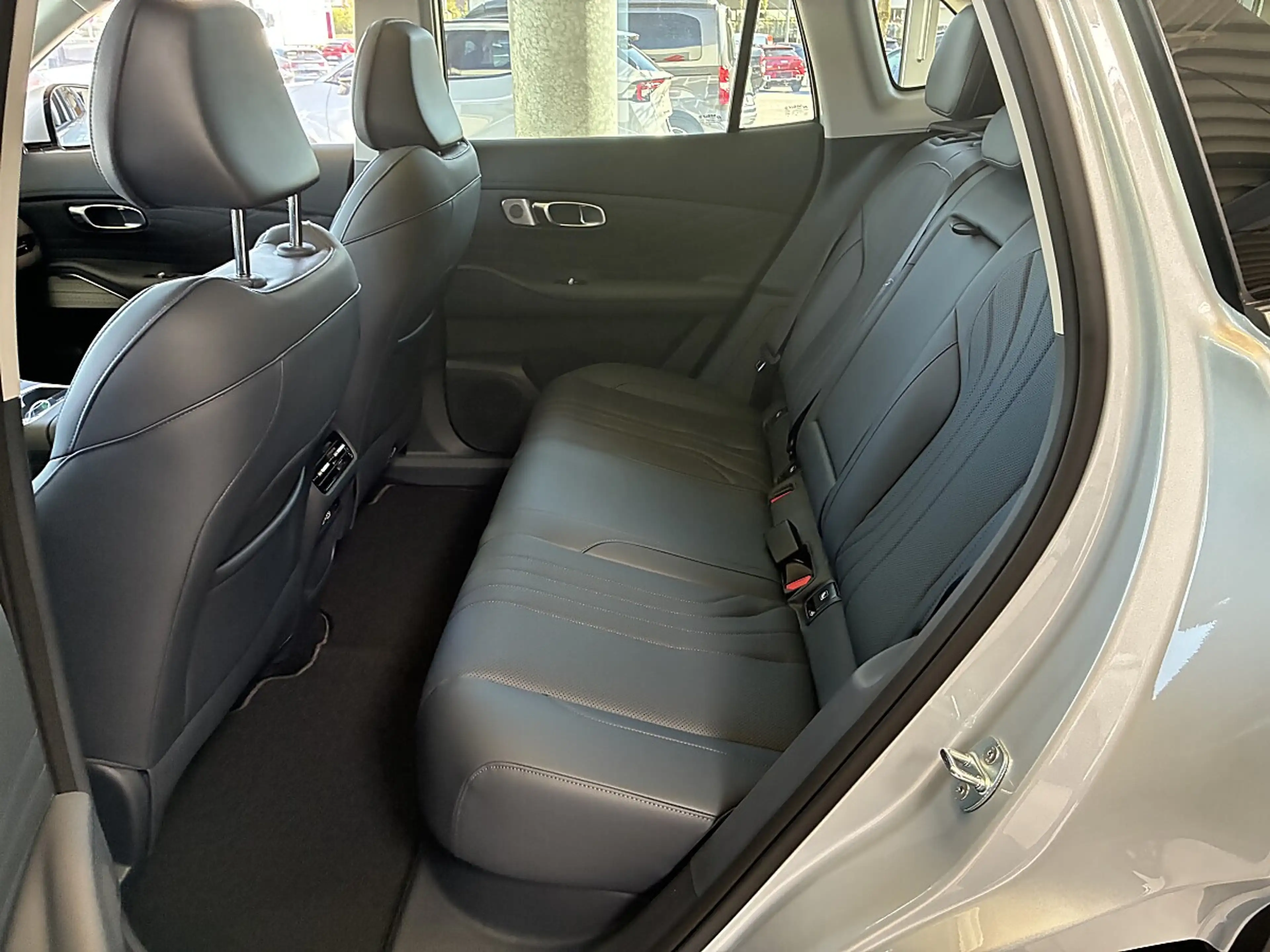 Geely Others Starray EM-i PHEV MAX+ — photo 8