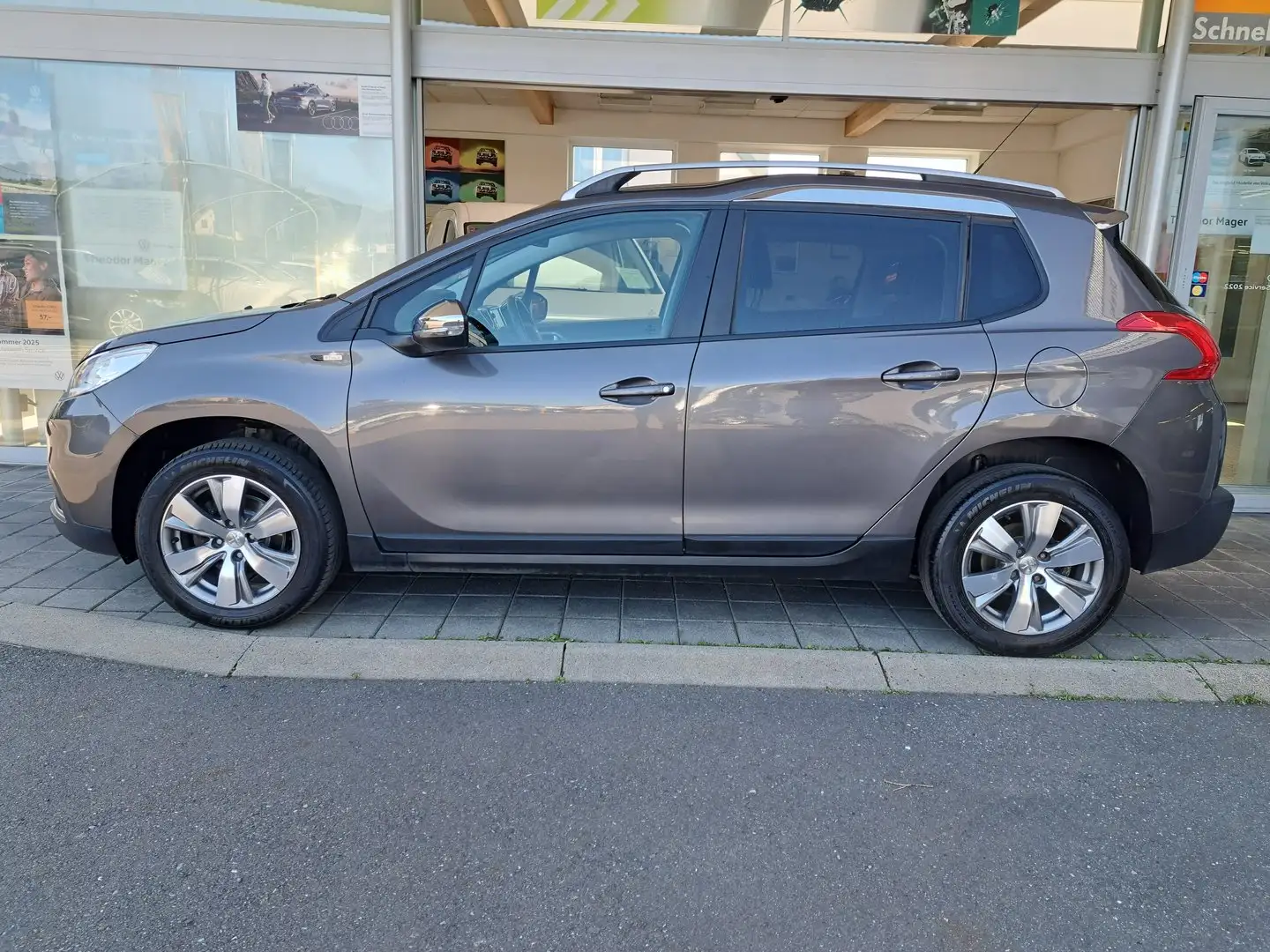 Peugeot 2008 1,6 BHDI S&S Access Gris - 2
