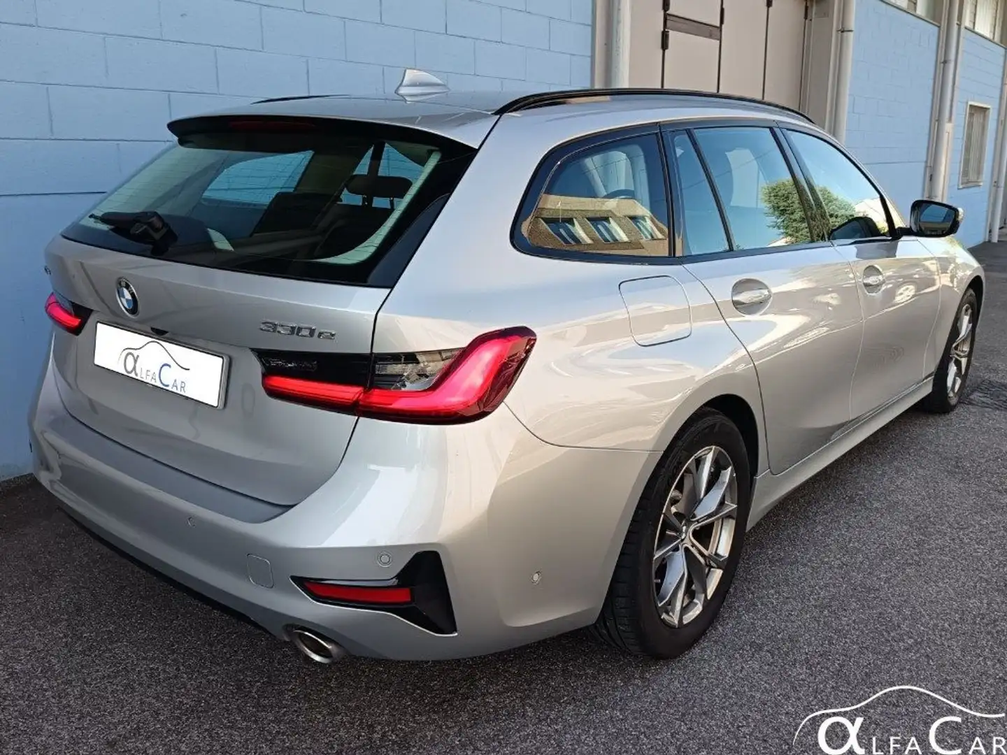 BMW 330 e xDrive Touring Sport Argento - 2