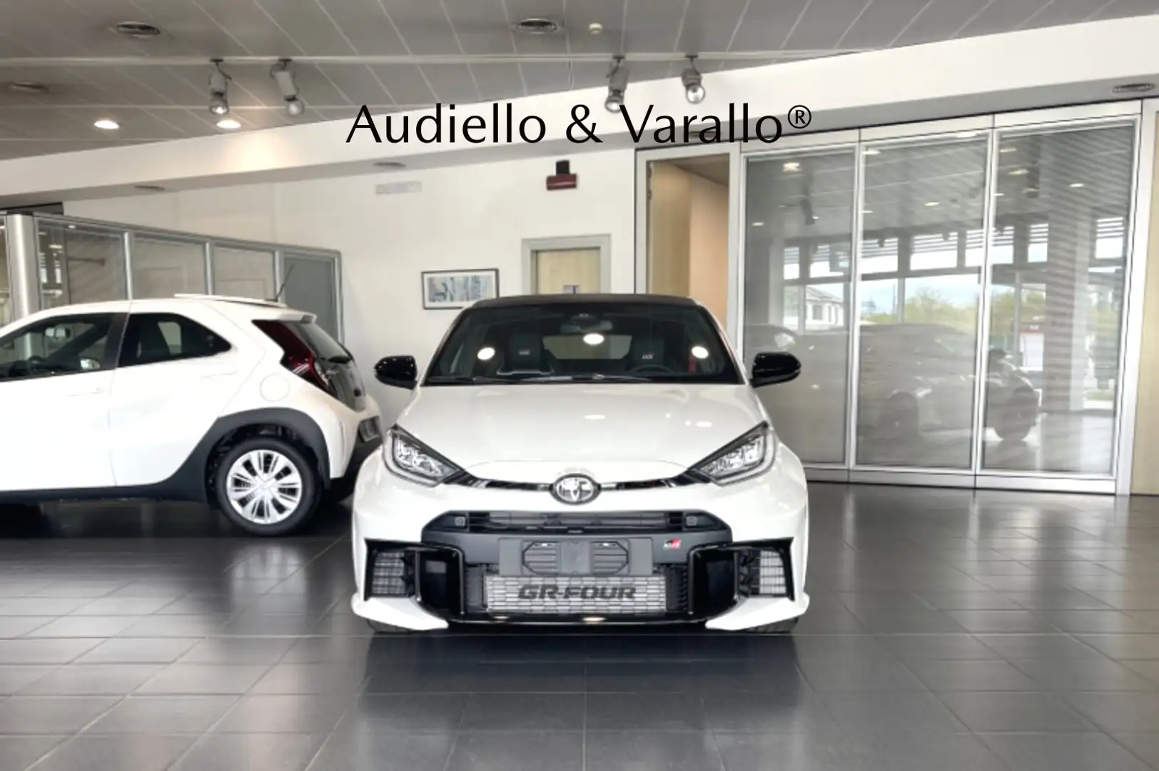 Toyota Yaris 1.6 Turbo 3 porte GR  Circuit DAT+TECH PACK+AT Weiß - 2