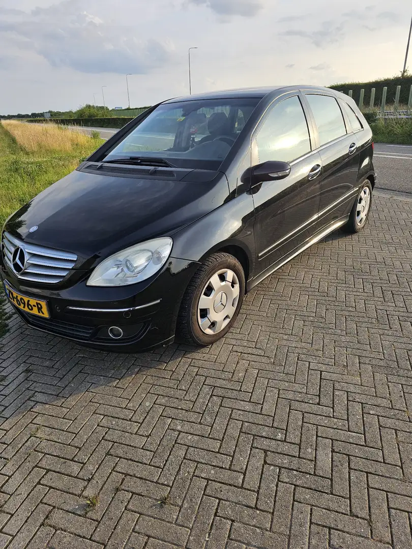 Mercedes-Benz B 200 2.0Turbo - 1