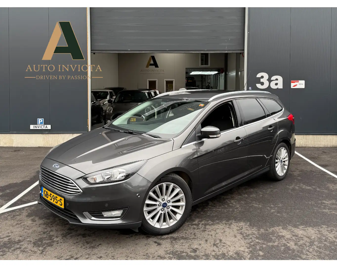 Ford Focus 1.0 - Titanium edition Grijs - 1