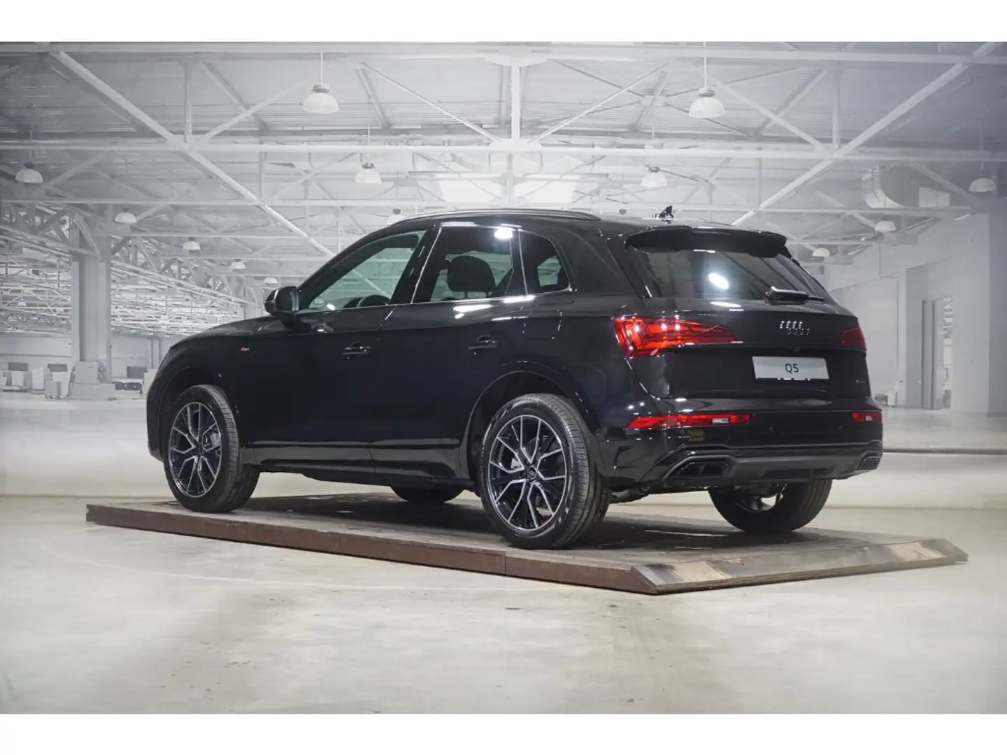 Audi Q5 S line Business 55 TFSI e quattro AHK PANORAMA Schwarz - 2